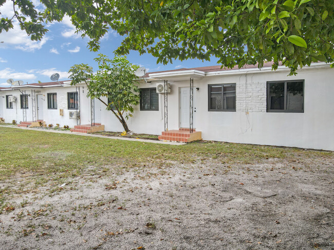 66 W 17th St in Hialeah, FL - Building Photo - Building Photo