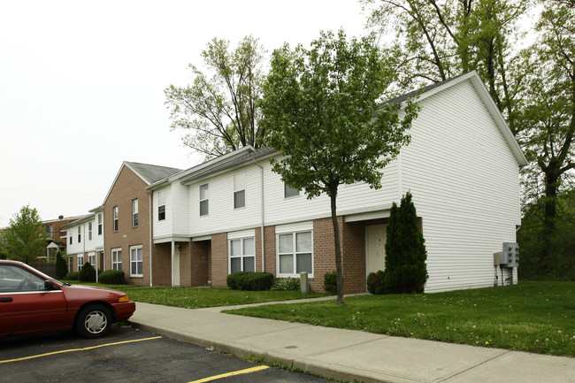 Sheffield Meadows Apartments in Lorain, OH - Foto de edificio - Building Photo