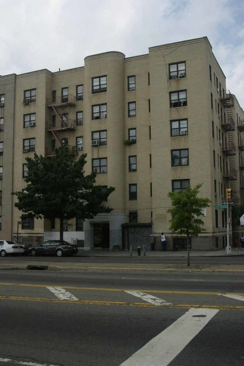 2625 Grand Concourse in Bronx, NY - Building Photo