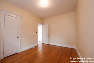 43 Selkirk Rd, Unit 4 in Boston, MA - Building Photo - Building Photo