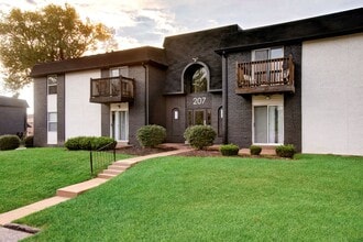 Forest Lake Apartments in Ballwin, MO - Building Photo - Building Photo