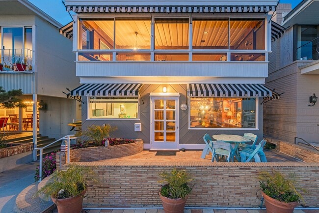 property at 1402 S Bay Front