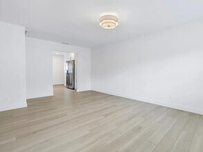 3011 W Binnicker Ave, Unit B in Tampa, FL - Building Photo - Building Photo