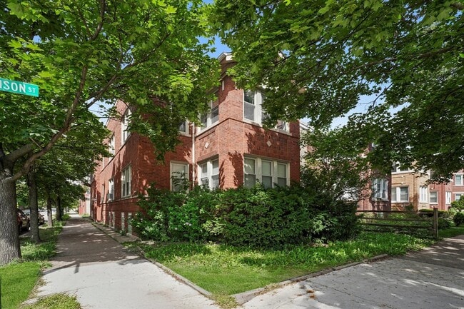 4241 N Laramie Ave, Unit 3