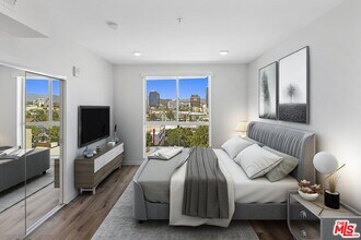 2783 Francis Ave in Los Angeles, CA - Building Photo - Building Photo
