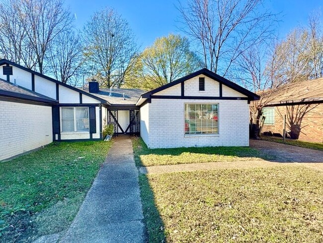 property at 3411 S Mendenhall Rd