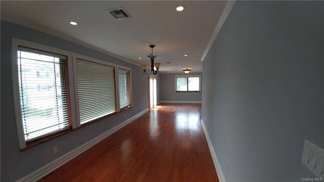 113 Maple Pl in Yonkers, NY - Building Photo - Building Photo