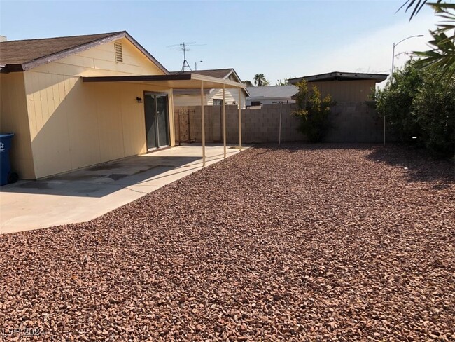 6333 Plaza Verde Pl in Las Vegas, NV - Building Photo - Building Photo