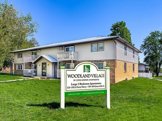 Woodland Village Apartments in Oregon, WI - Building Photo - Building Photo