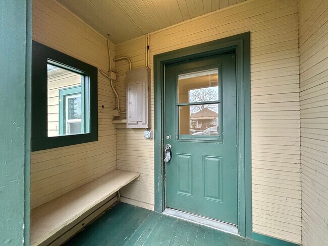 231 NE 4th Ave in Hillsboro, OR - Building Photo - Building Photo