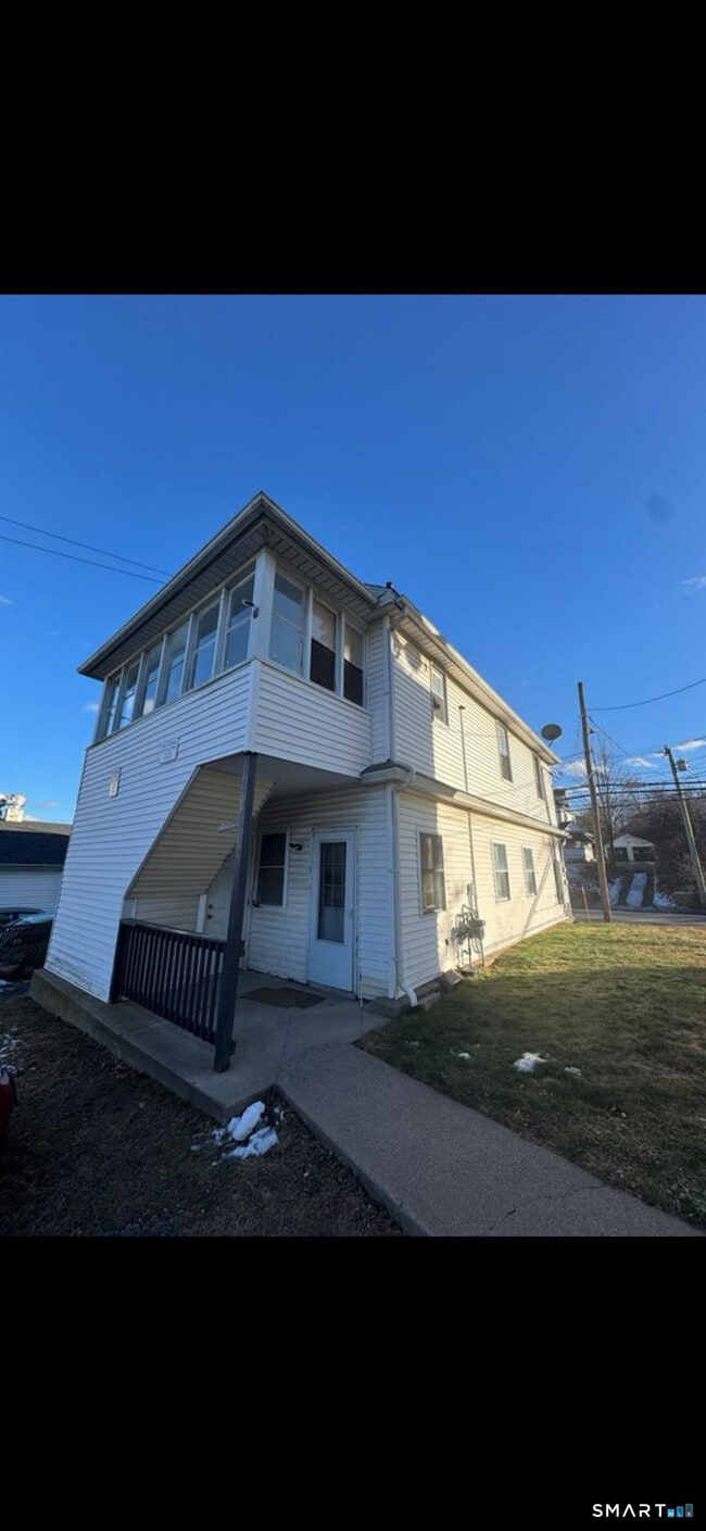 126 Main St in Plymouth, CT - Building Photo - Building Photo