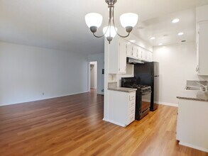 Oakland Manor in Pasadena, CA - Foto de edificio - Building Photo