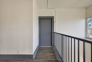 2212 Myrtle Ave, Unit 07 in Long Beach, CA - Building Photo