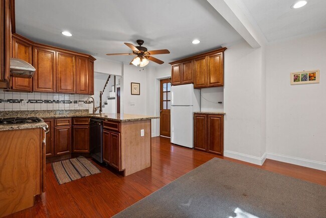 40 Alden Pl in Newton, MA - Building Photo - Building Photo