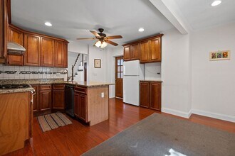 42 Alden Pl in Newton, MA - Building Photo - Building Photo