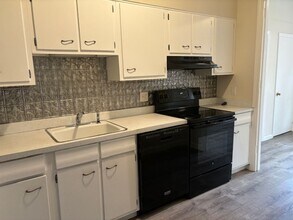 207 Diamond Blvd-Unit -207 Diamond Blvd. - 1 R in Johnstown, PA - Building Photo - Building Photo