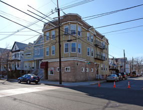 135 Avenue B in Bayonne, NJ - Building Photo - Building Photo