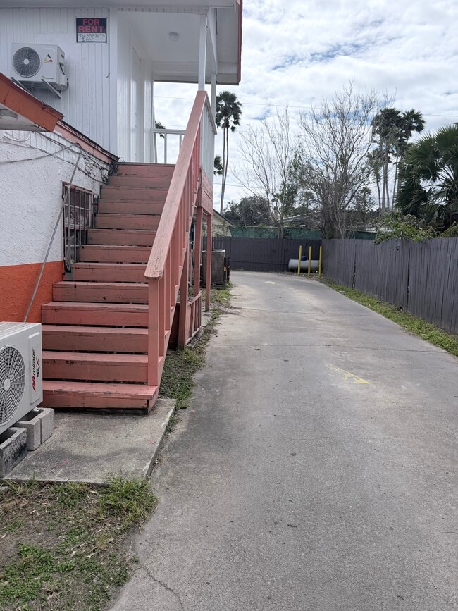 1155 N Minnesota Ave, Unit 1155 in Brownsville, TX - Foto de edificio - Building Photo