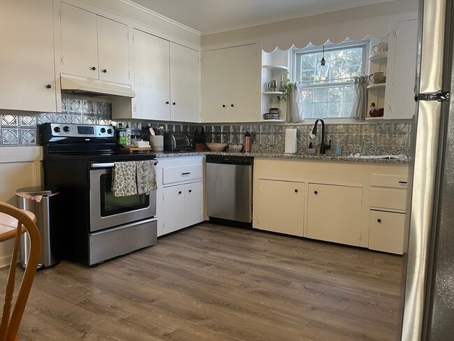 105 Central St in Foxboro, MA - Building Photo - Building Photo