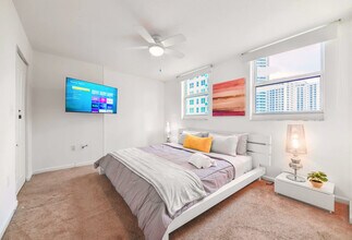 1200 Brickell Bay Dr in Miami, FL - Building Photo - Building Photo