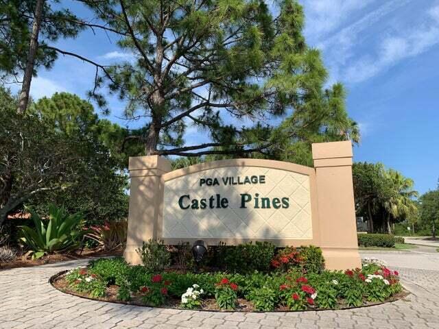 8258 Mulligan Cir in Port St. Lucie, FL - Foto de edificio - Building Photo