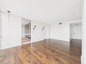 5001 Woodway Dr in Houston, TX - Building Photo - Building Photo