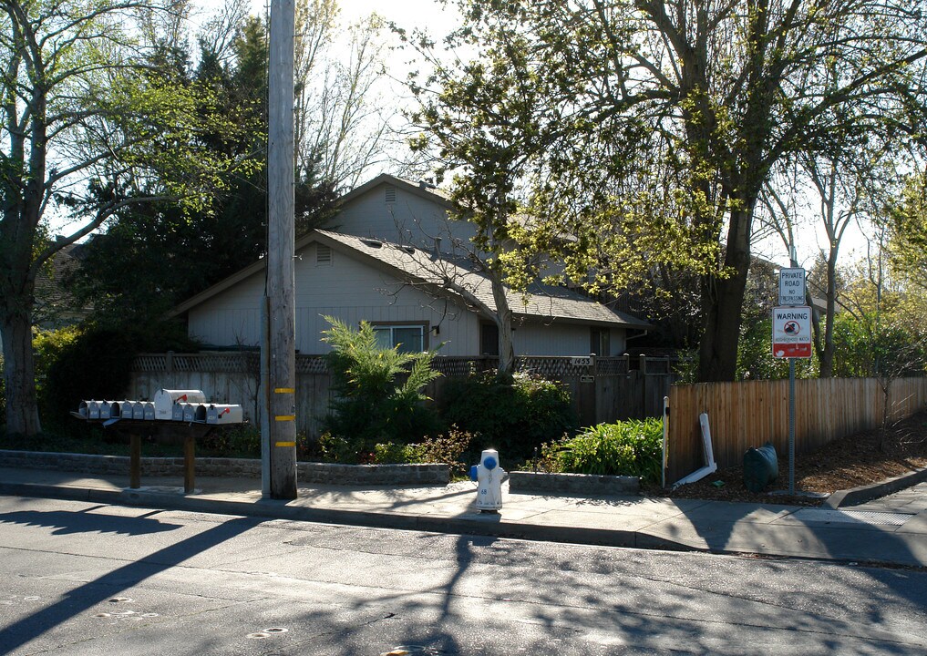 1453-1473 Dutton Ave in Santa Rosa, CA - Foto de edificio