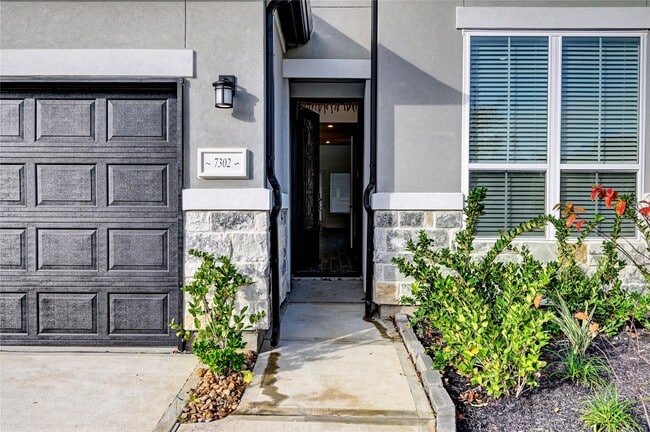 7302 New Pecan Dr in Fulshear, TX - Building Photo - Building Photo