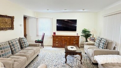 5 Bernadine St in Sayreville, NJ - Building Photo - Building Photo