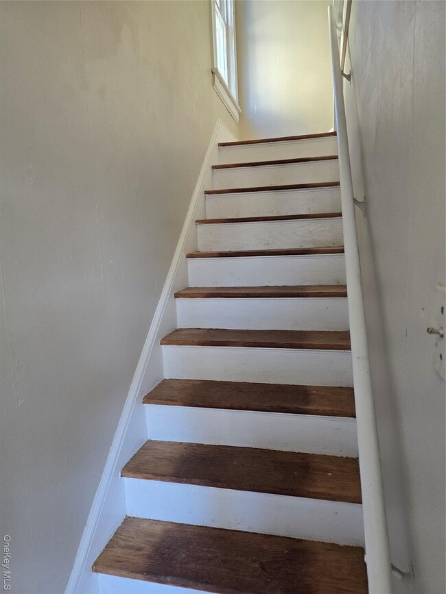 25 Roosevelt Ave in Poughkeepsie, NY - Building Photo - Building Photo