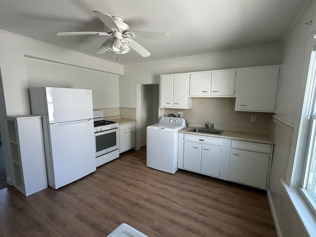 176 Thompson St in Stratford, CT - Building Photo - Building Photo