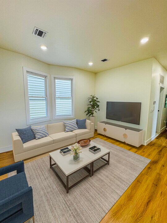 750 Communipaw Ave in Jersey City, NJ - Building Photo