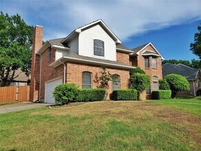1040 Woodbriar Dr in Grapevine, TX - Building Photo - Building Photo