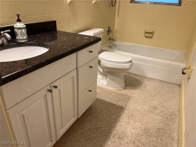 120 6th St N in Naples, FL - Building Photo - Building Photo