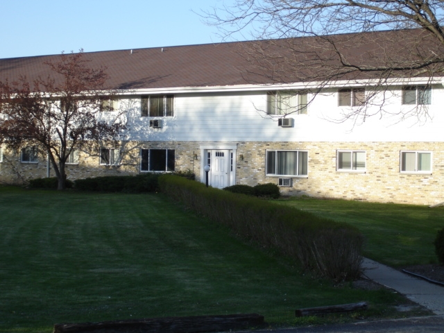 Sunnyview Apartments in West Bend, WI - Foto de edificio