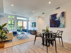 338 Mariposa Ave in Los Angeles, CA - Building Photo - Building Photo