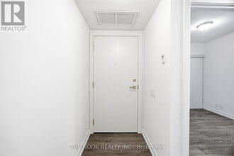 2 Manderley Dr in Toronto, ON - Building Photo - Building Photo