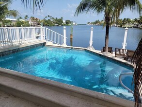 9922 Aviation Blvd in Marathon, FL - Building Photo - Building Photo