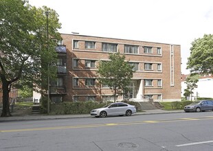 6525 W Sherbrooke Rue O in Montréal, QC - Building Photo - Building Photo