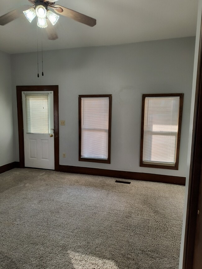 2621 Mt Vernon Ave, Unit 2621 Mt Vernon Ave Apt C in Evansville, IN - Building Photo - Building Photo