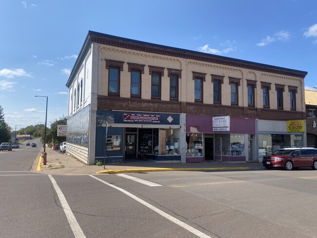 221 S Suffolk St in Ironwood, MI - Building Photo - Building Photo