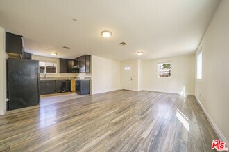 154 E 84th Pl in Los Angeles, CA - Building Photo - Building Photo