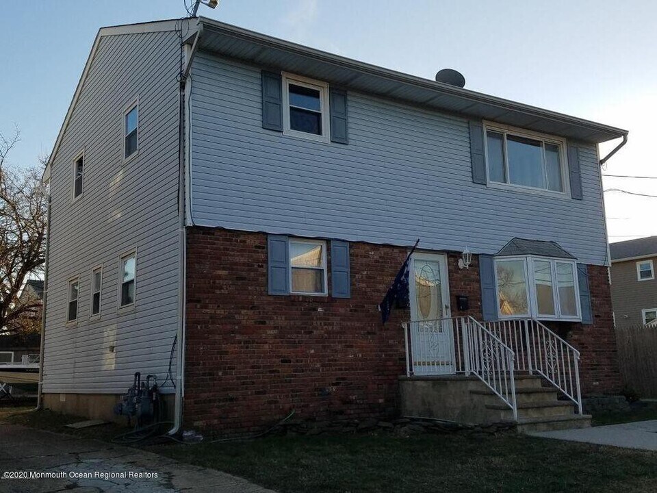2 Washington Ave in Keansburg, NJ - Foto de edificio