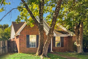 6481 Summer Creek E in Memphis, TN - Building Photo