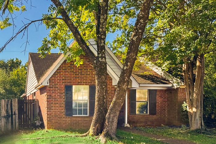 6481 Summer Creek E in Memphis, TN - Building Photo