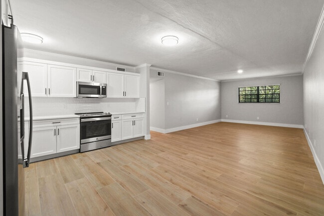 324 Southwind Dr in North Palm Beach, FL - Building Photo - Building Photo