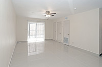 Royal Oaks Apartments in McAllen, TX - Foto de edificio - Interior Photo