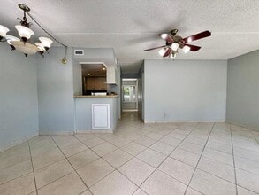 1821 Fairview Villas Dr, Unit 2 in West Palm Beach, FL - Building Photo - Building Photo