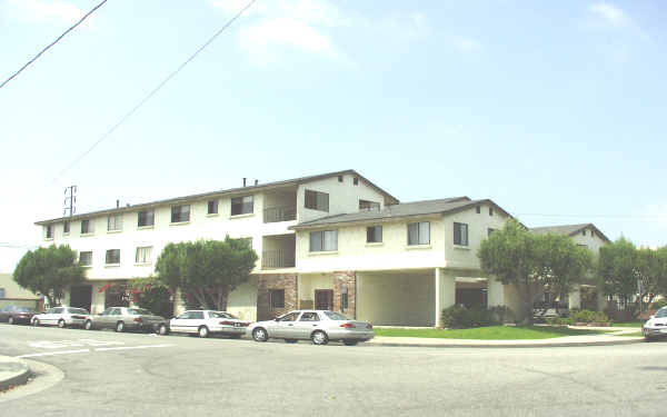 12939 Roselle Ave in Hawthorne, CA - Building Photo