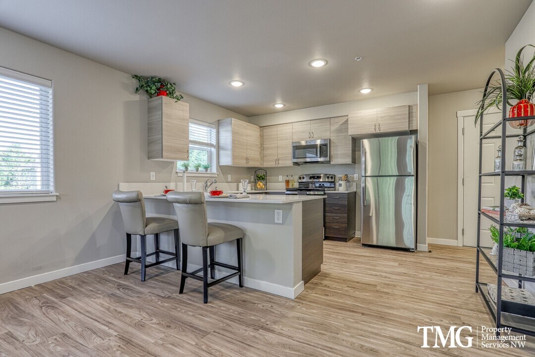 Waterford Terrace Apartments in Vancouver, WA - Building Photo
